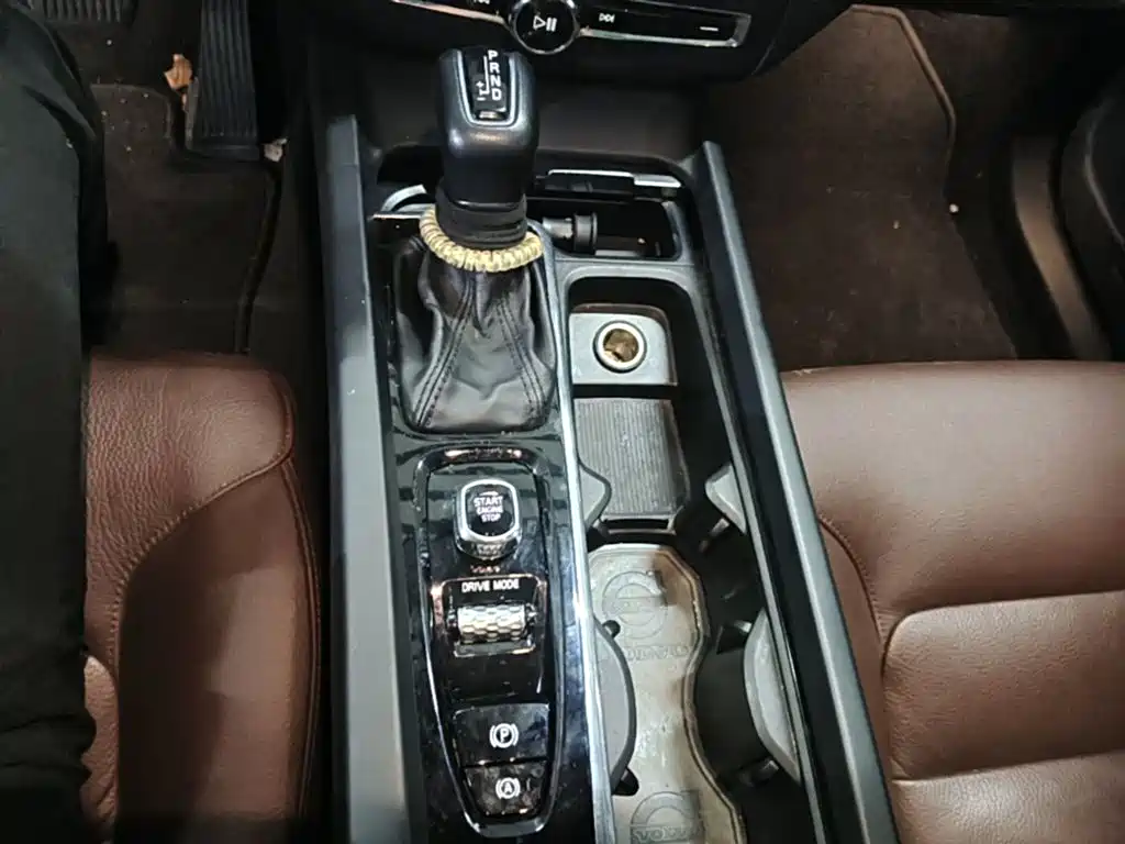 Volvo XC60 2018 — фото 10