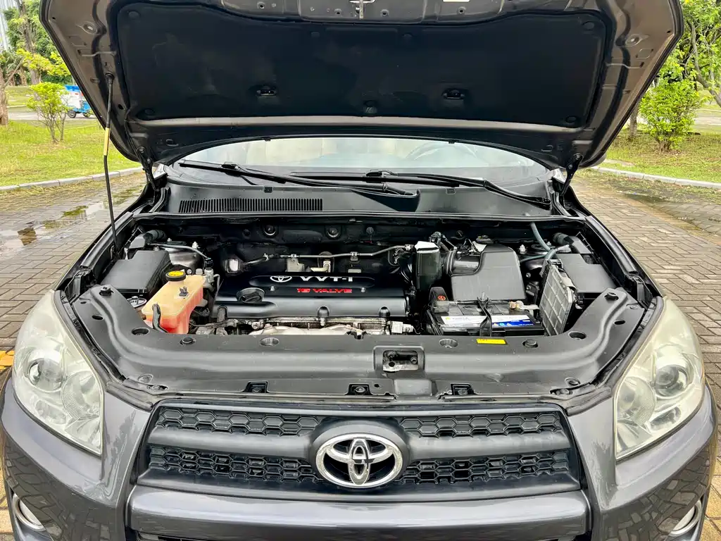 Toyota RAV4 2012 — фото 17