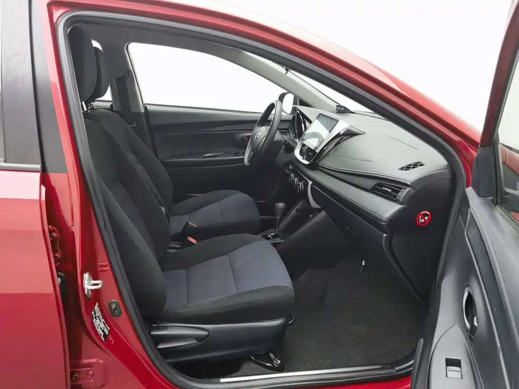 Toyota Yaris L 2017 — фото 23