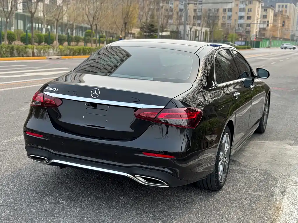 Mercedes-Benz E-Class 2021 — фото 26