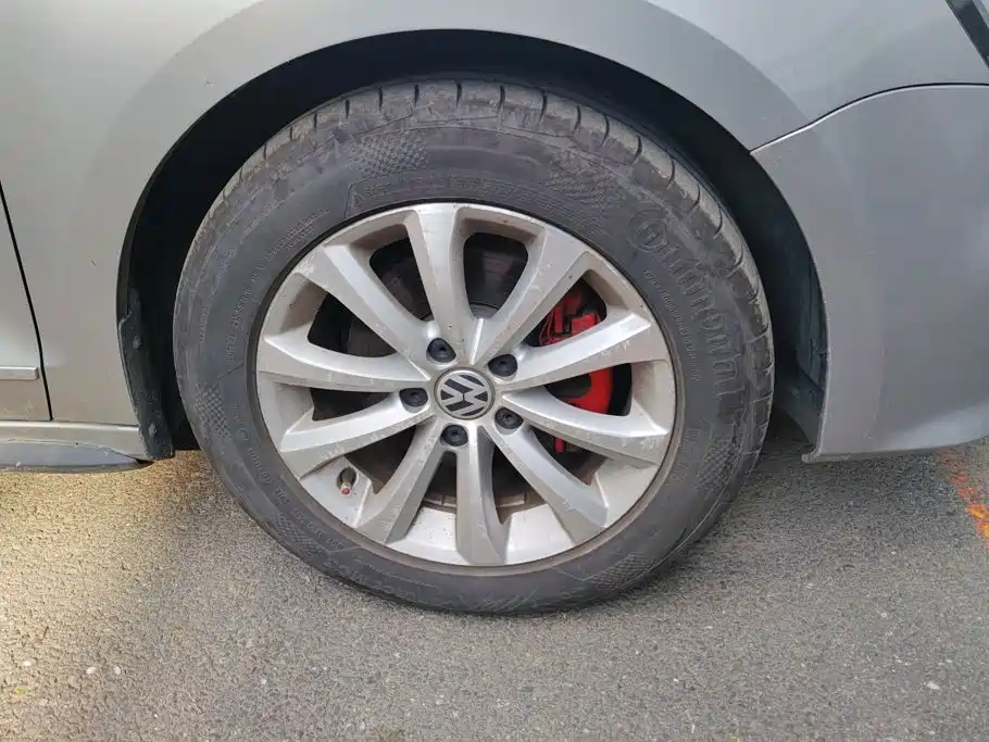 Volkswagen Sagitar 2015