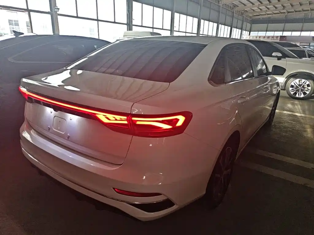 Geely Emgrand 2021