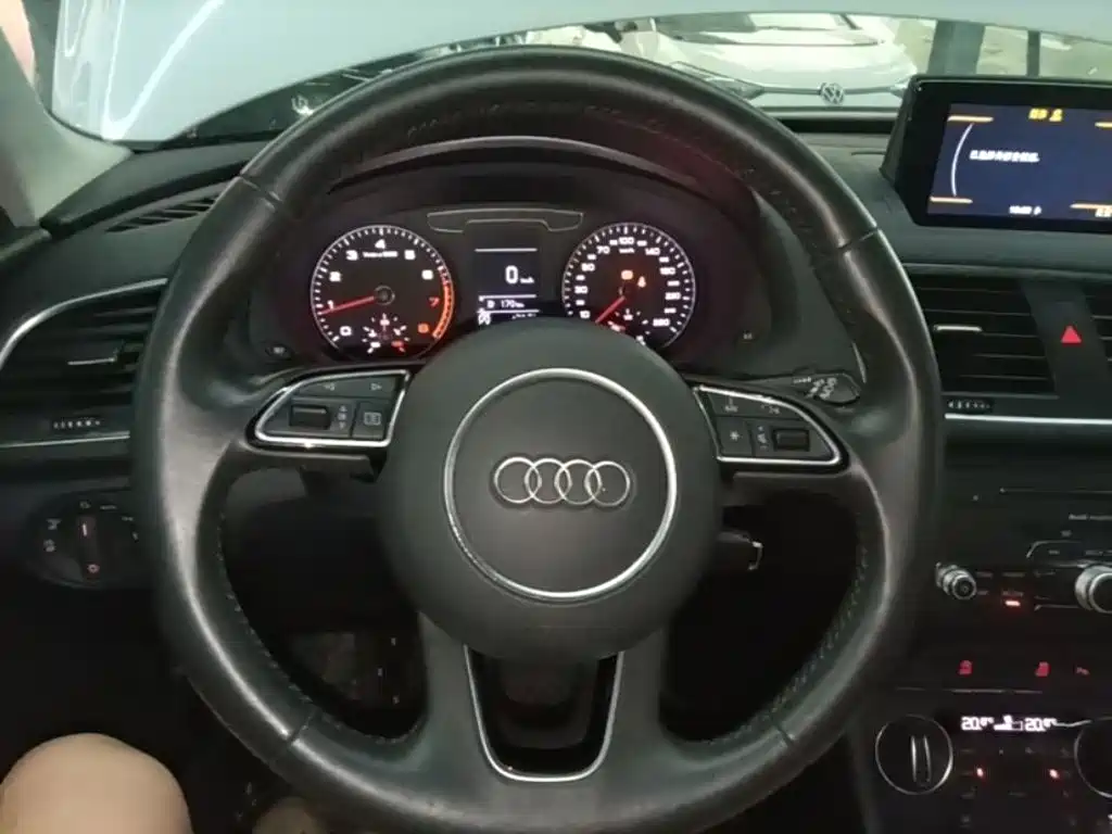 Audi Q3 2019 — фото 11