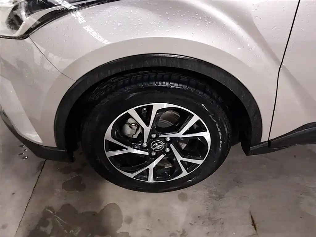 Toyota C-HR 2020 — фото 23
