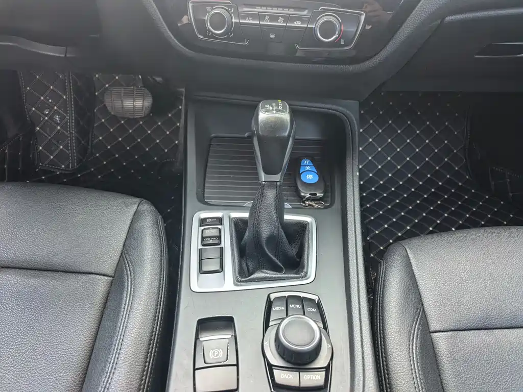 BMW 1 Series 2019 — фото 16