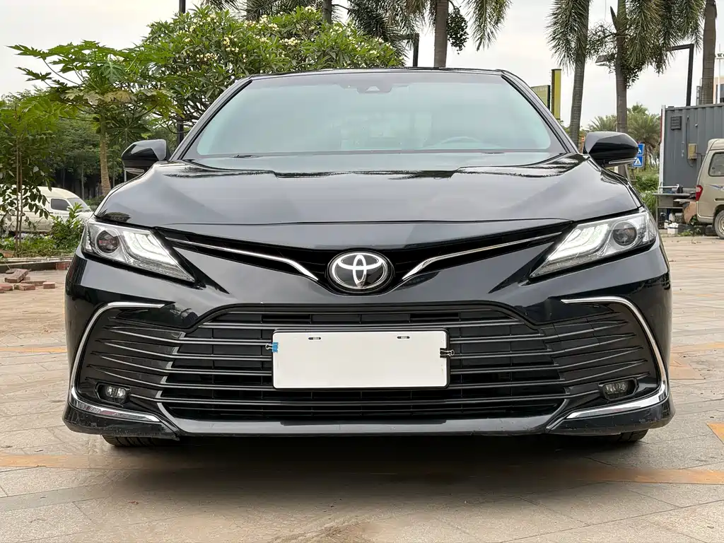 Toyota Camry 2022 — фото 2