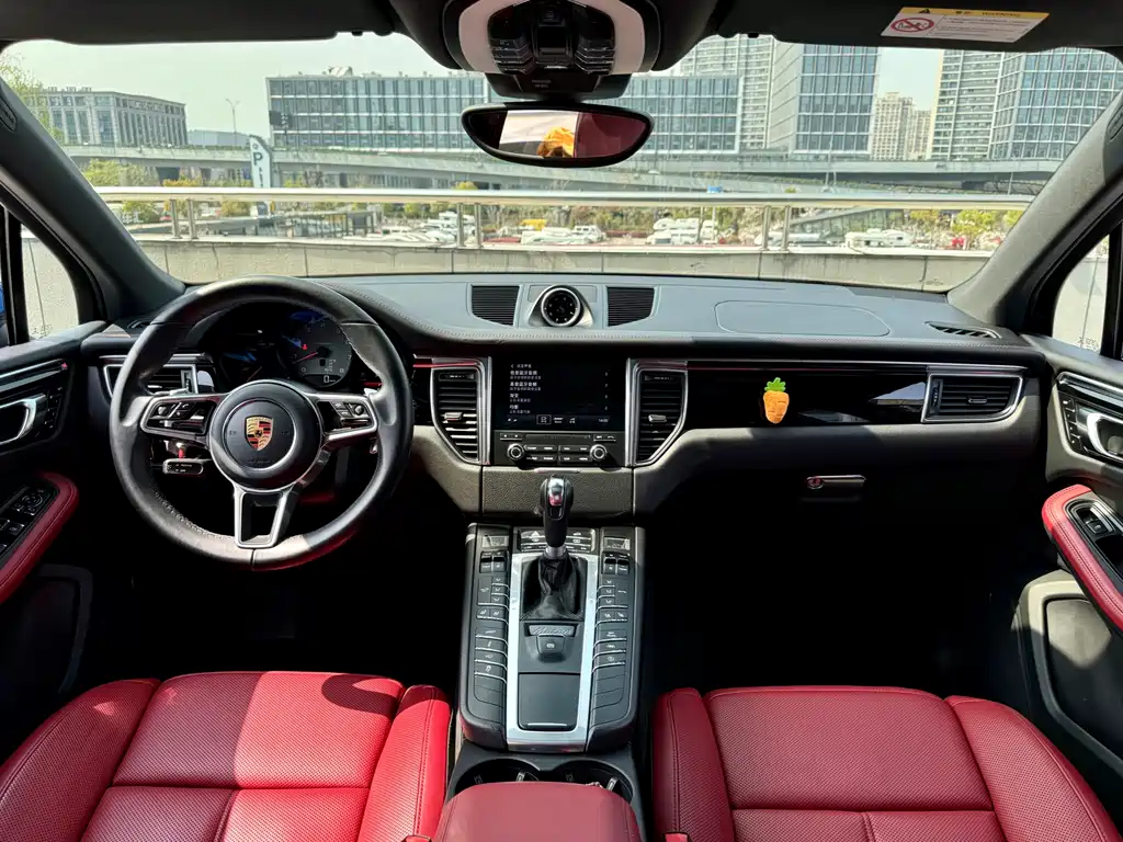 Porsche Macan 2018 — фото 11