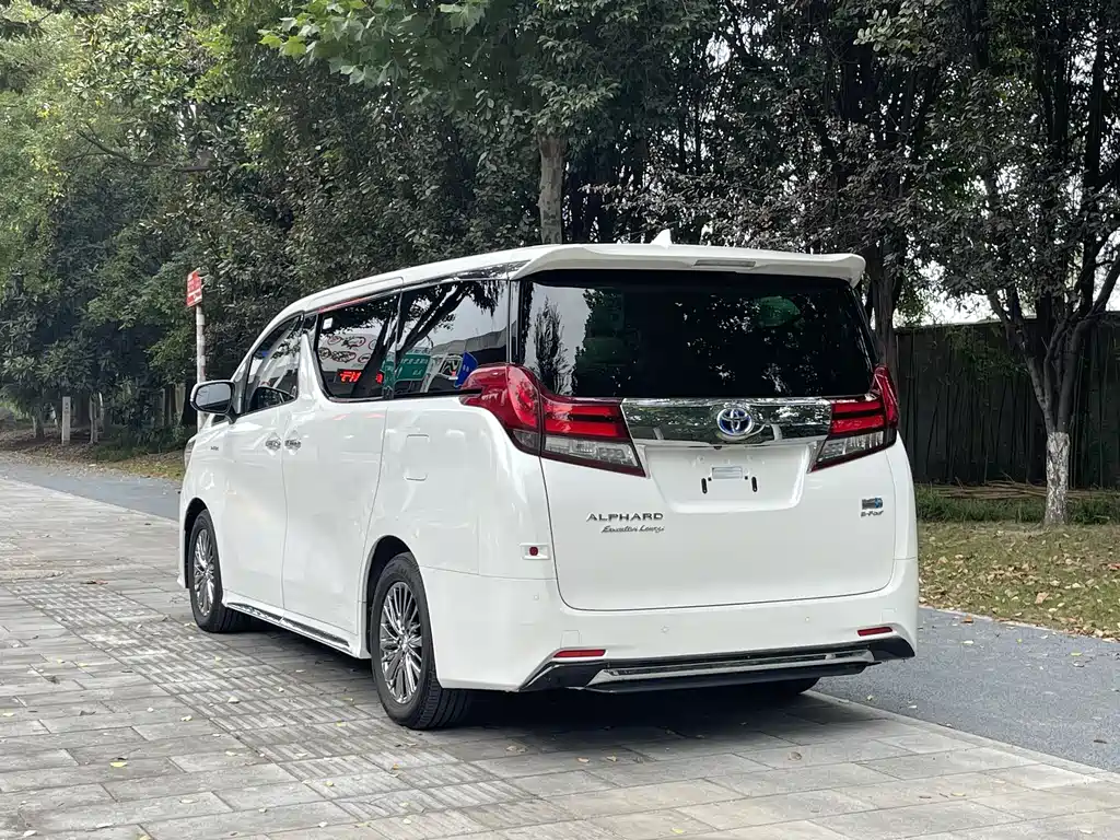 Toyota Vellfire 2022 — фото 8