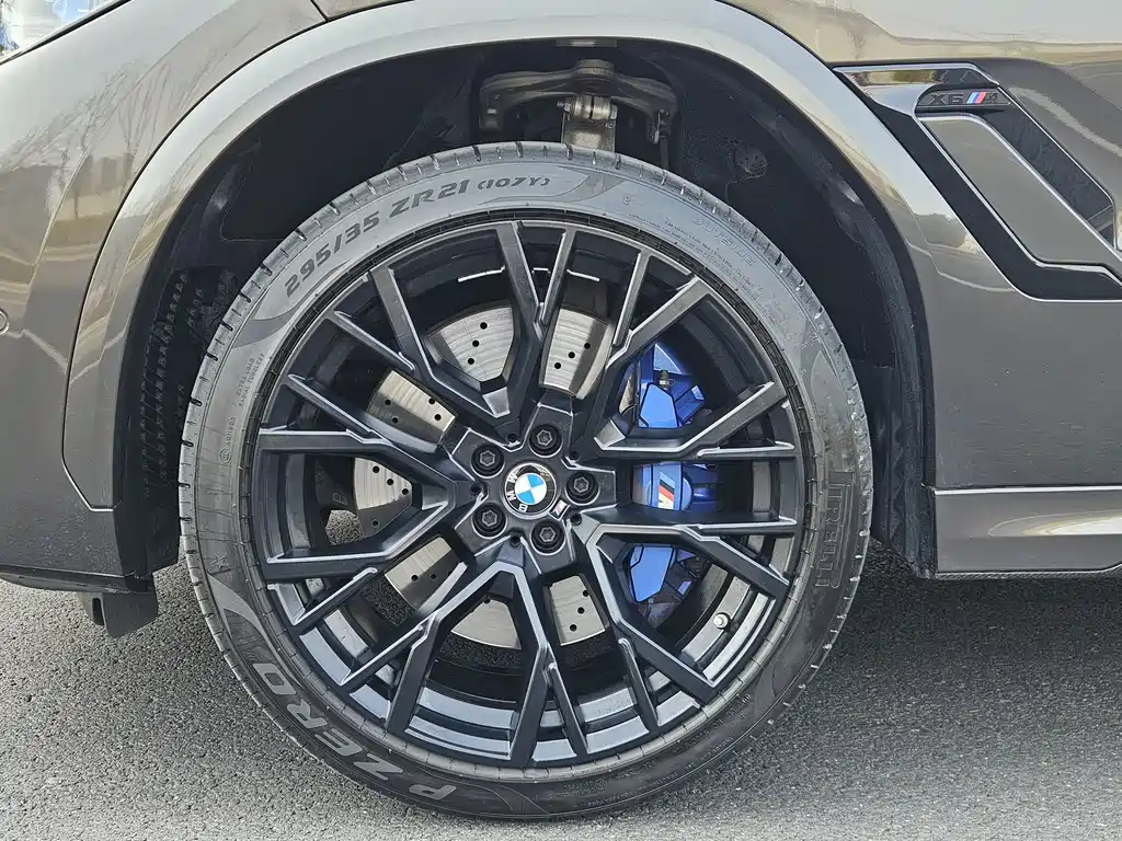 BMW X6 M 2023 — фото 22