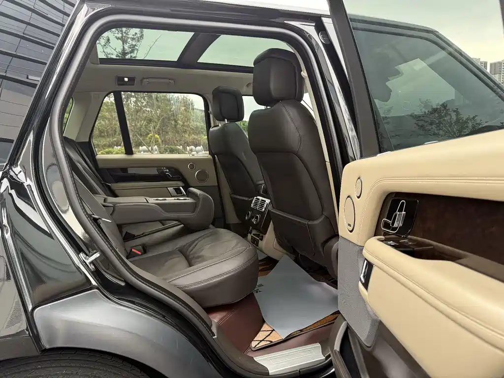 Land Rover Range Rover 2023 — фото 10