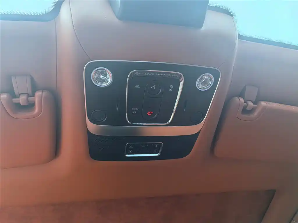 Bentley Flying Spur 2023 — фото 19