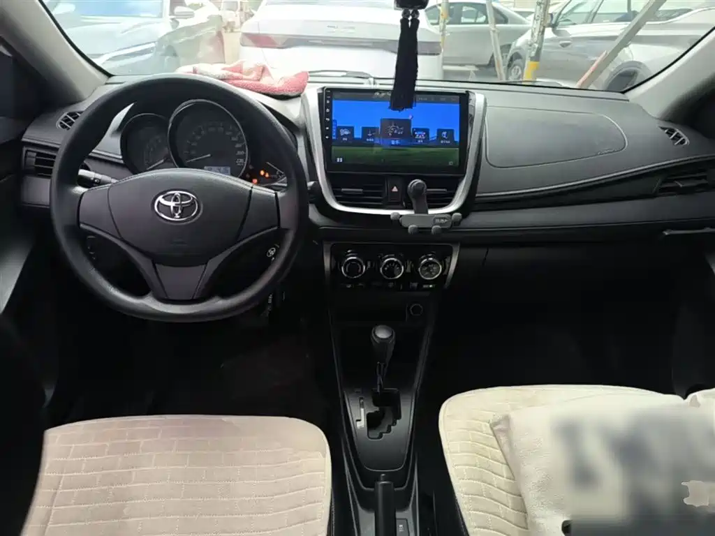 Toyota Yaris L 2019 — фото 10