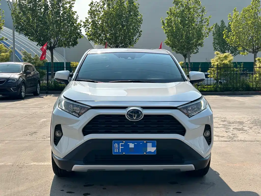 Toyota RAV4 2020 — фото 2