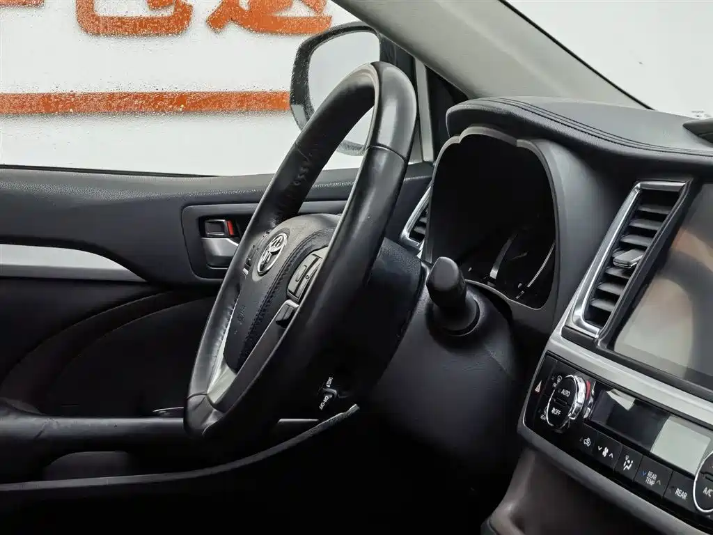 Toyota Highlander 2022 — фото 22
