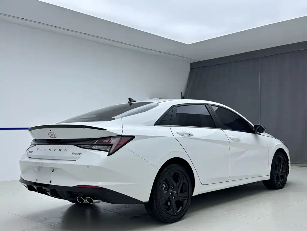 Hyundai Elantra 2023