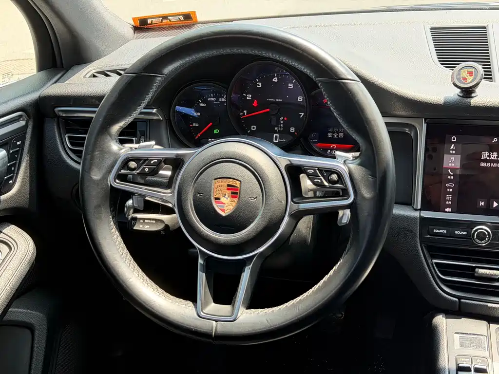 Porsche Macan 2019 — фото 13