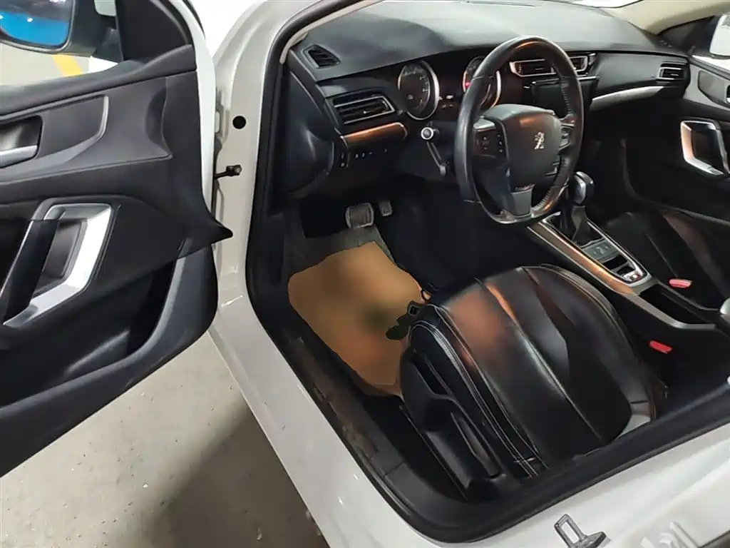 Peugeot 408 2014 — фото 16