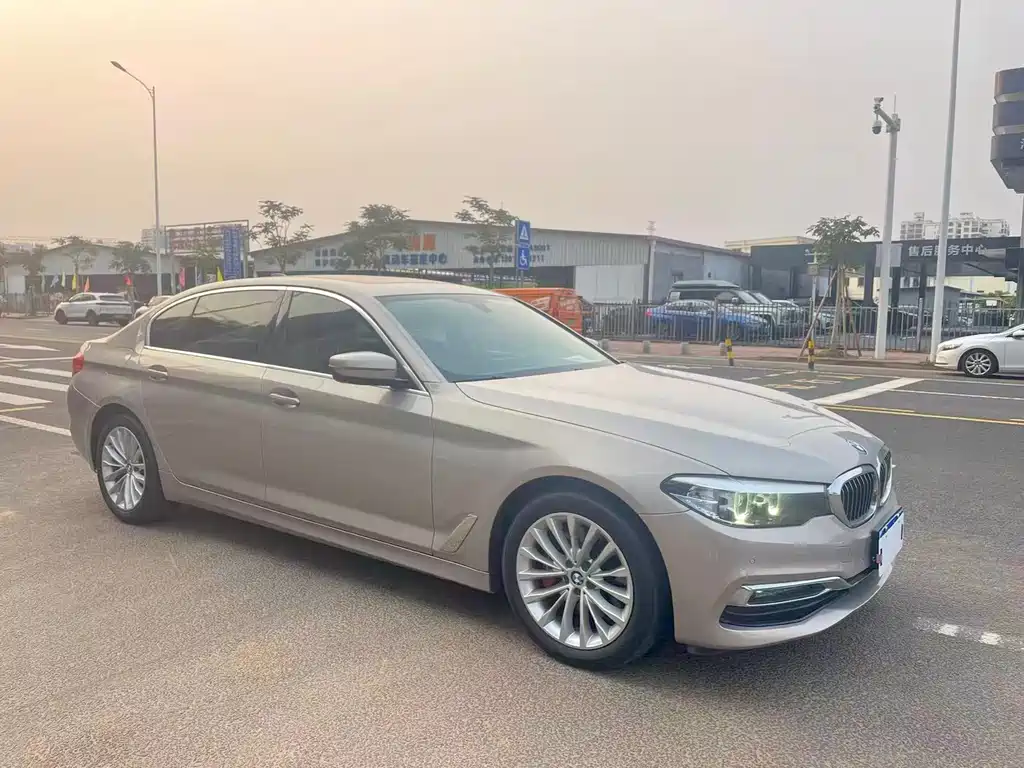 BMW 5 Series 2019 — фото 1