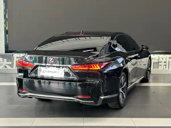 Lexus LS 2021