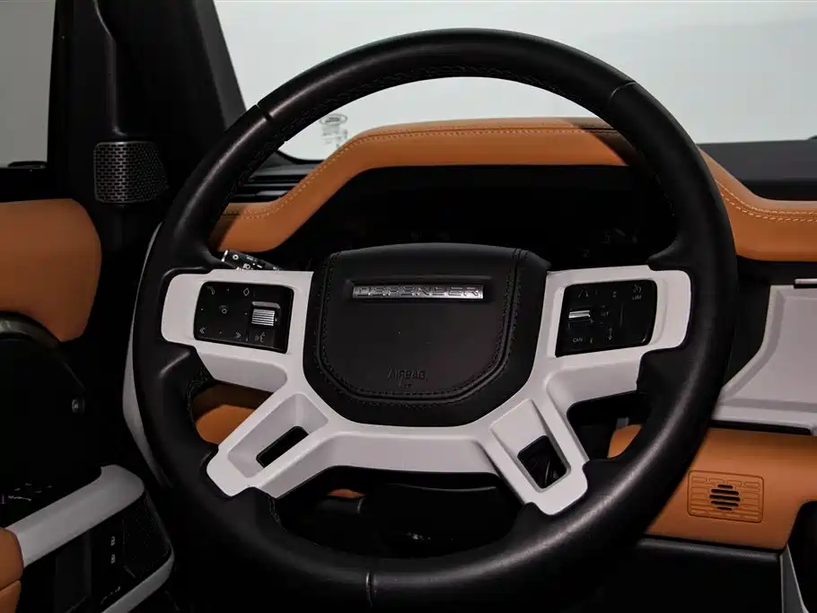 Land Rover Defender 2023 — фото 14