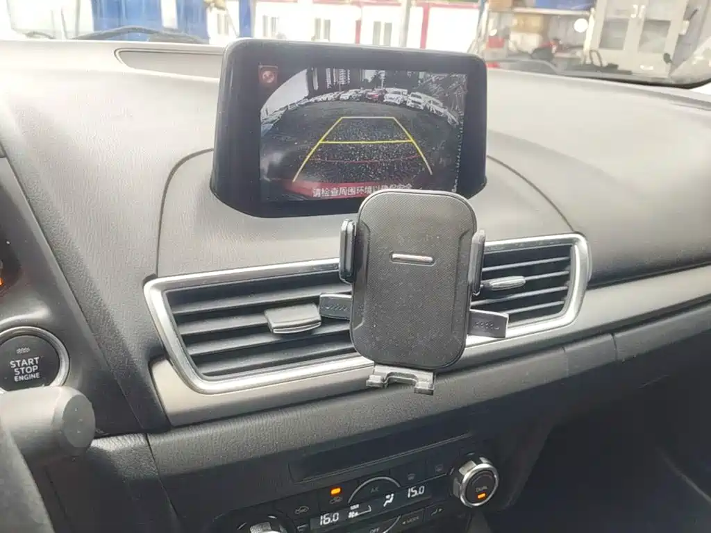 Mazda 3 Axela 2016 — фото 13