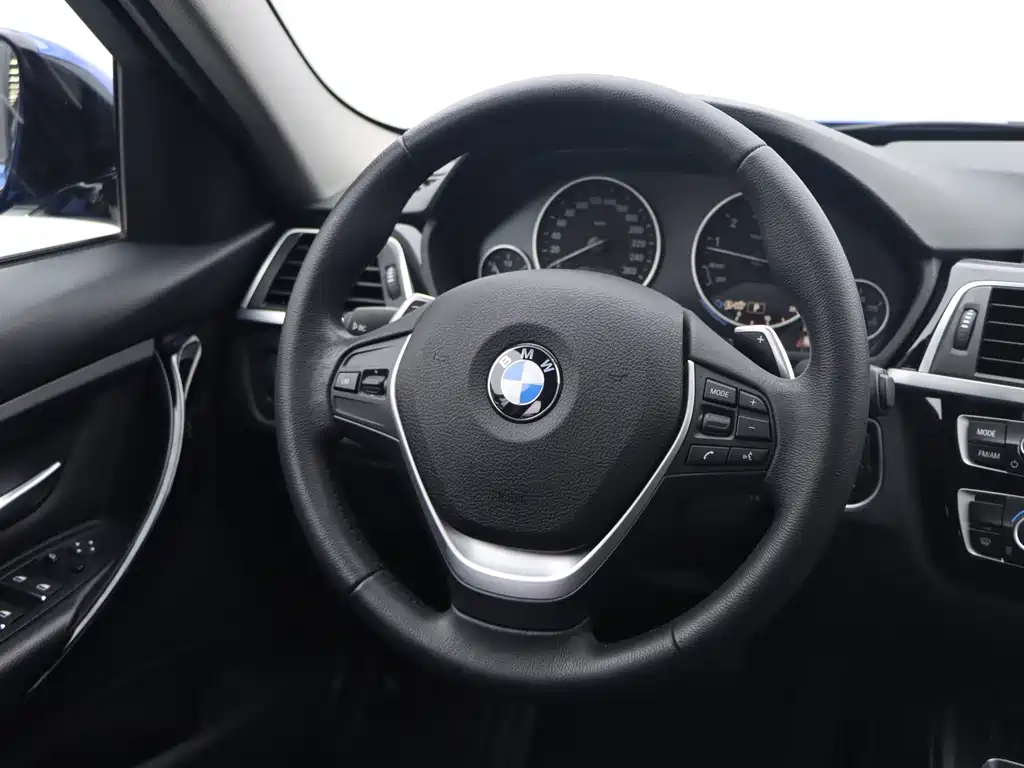 BMW 3 Series 2017 — фото 16
