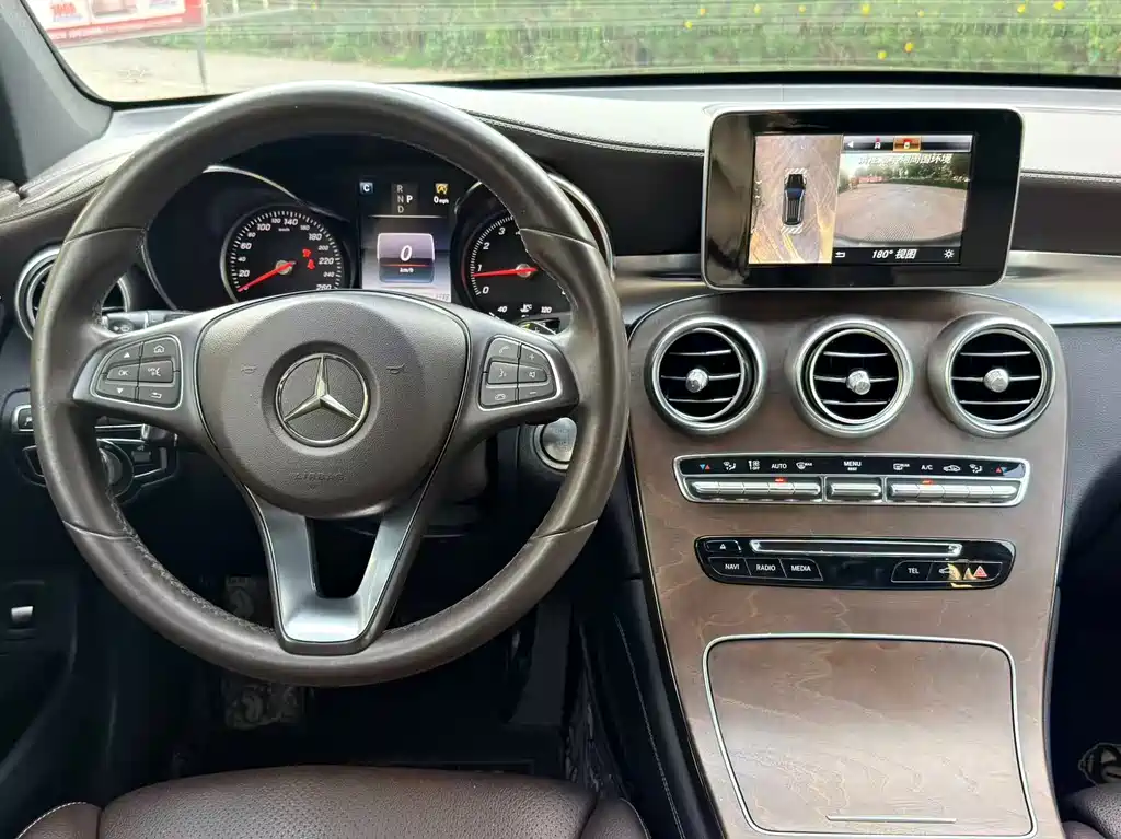 Mercedes-Benz GLC 2018 — фото 16