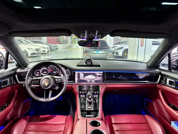 Porsche Panamera 2021