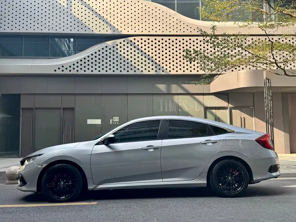 Honda Civic 2020 — фото 31