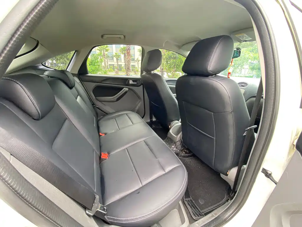 Ford Focus 2015 — фото 13