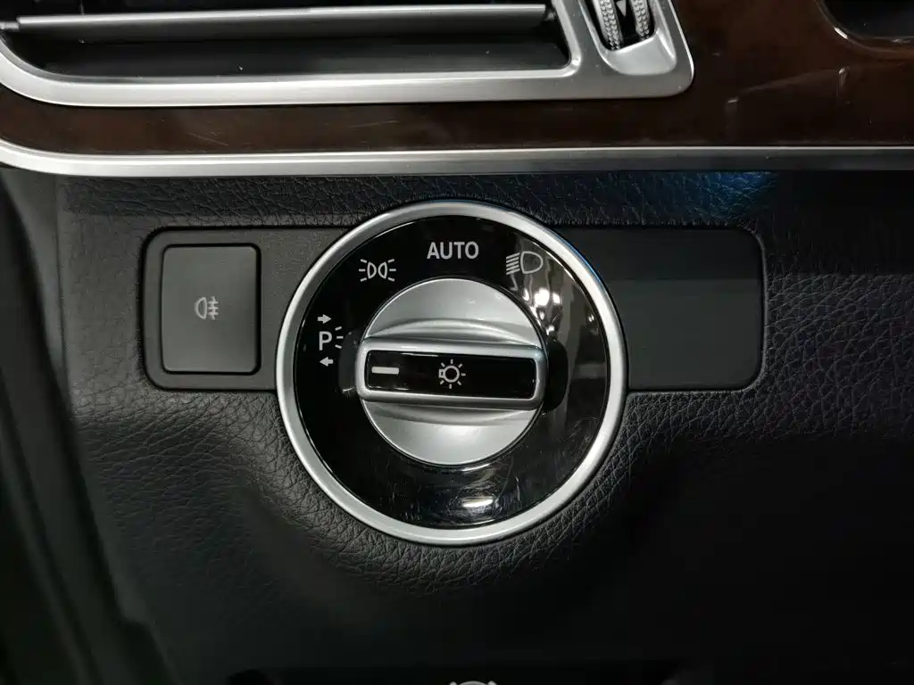 Mercedes-Benz E-Class 2016 — фото 21
