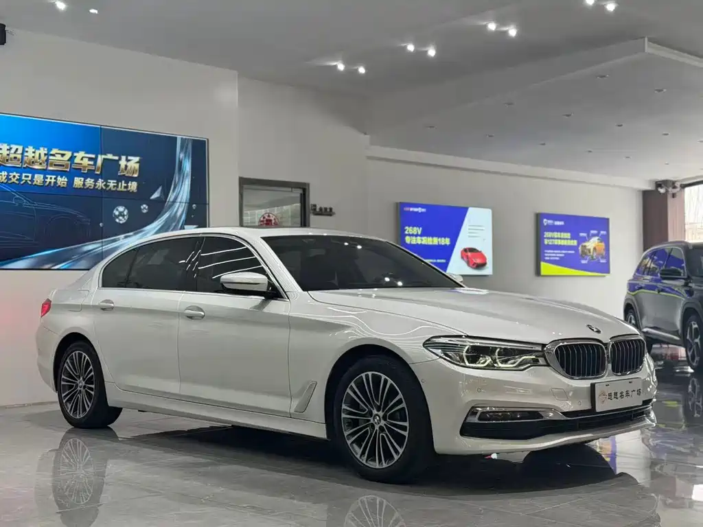 BMW 5 Series 2019 — фото 3