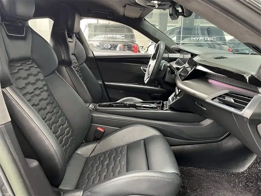 Audi e-tron GT 2025 — фото 11