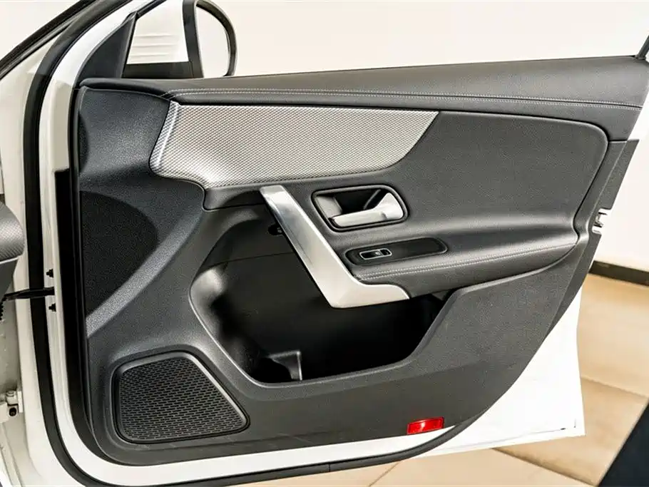Mercedes-Benz A-Class 2024 — фото 16