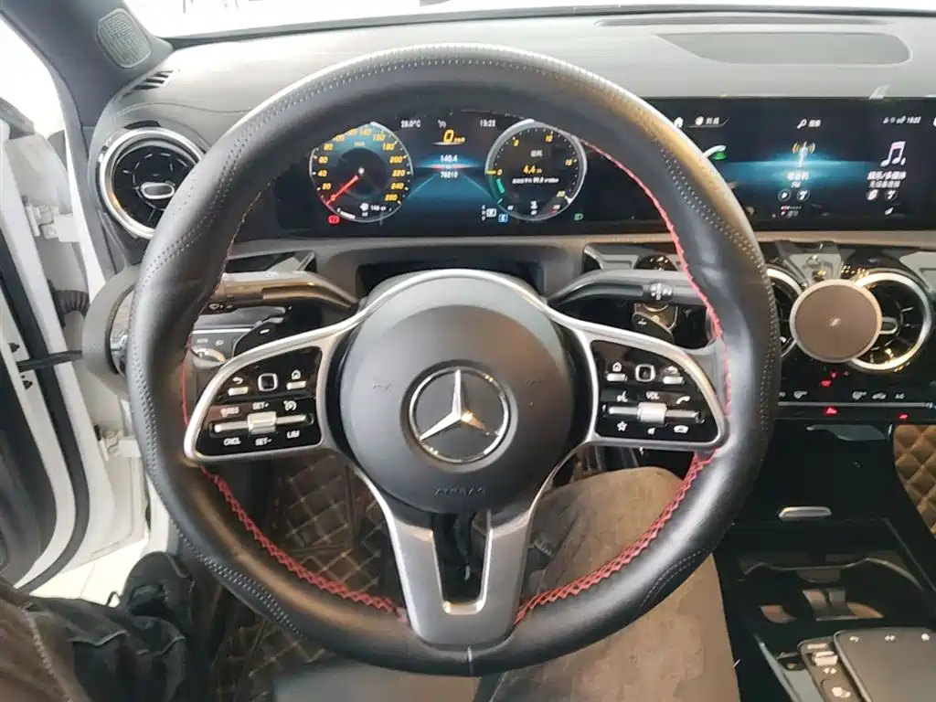 Mercedes-Benz A-Class 2020 — фото 11