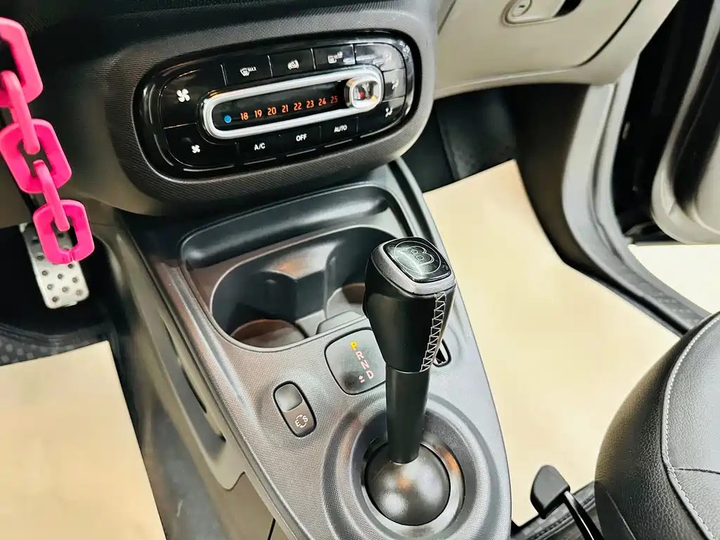 smart Fortwo 2018 — фото 39