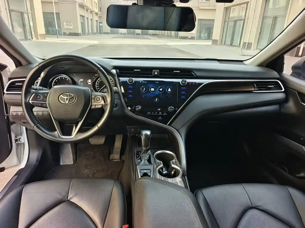Toyota Camry 2020 — фото 6