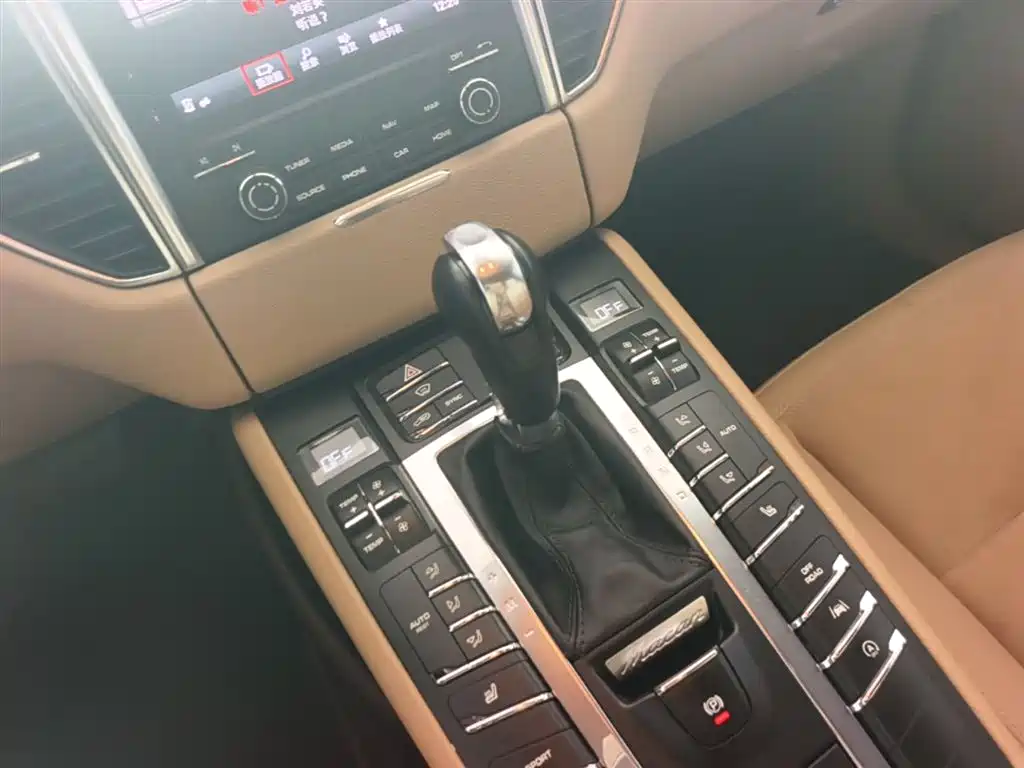 Porsche Macan 2017 — фото 10