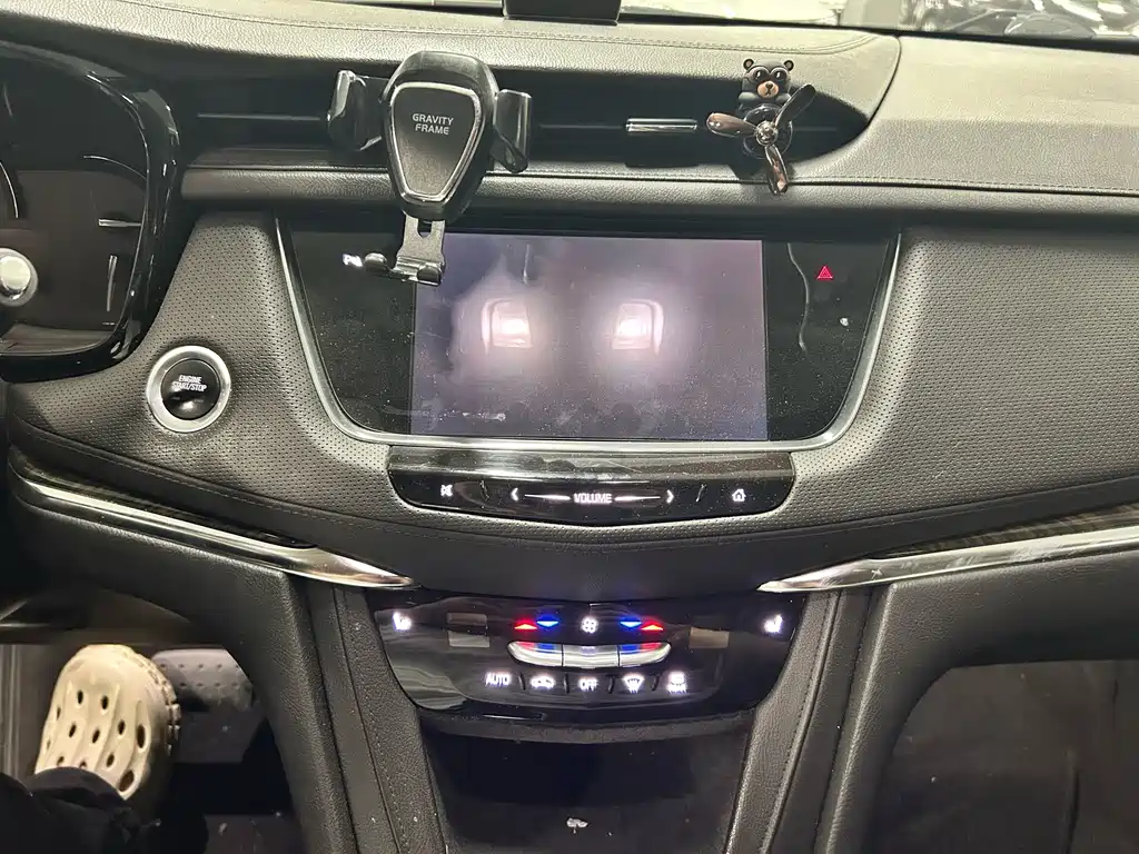 Cadillac XT5 2016 — фото 13