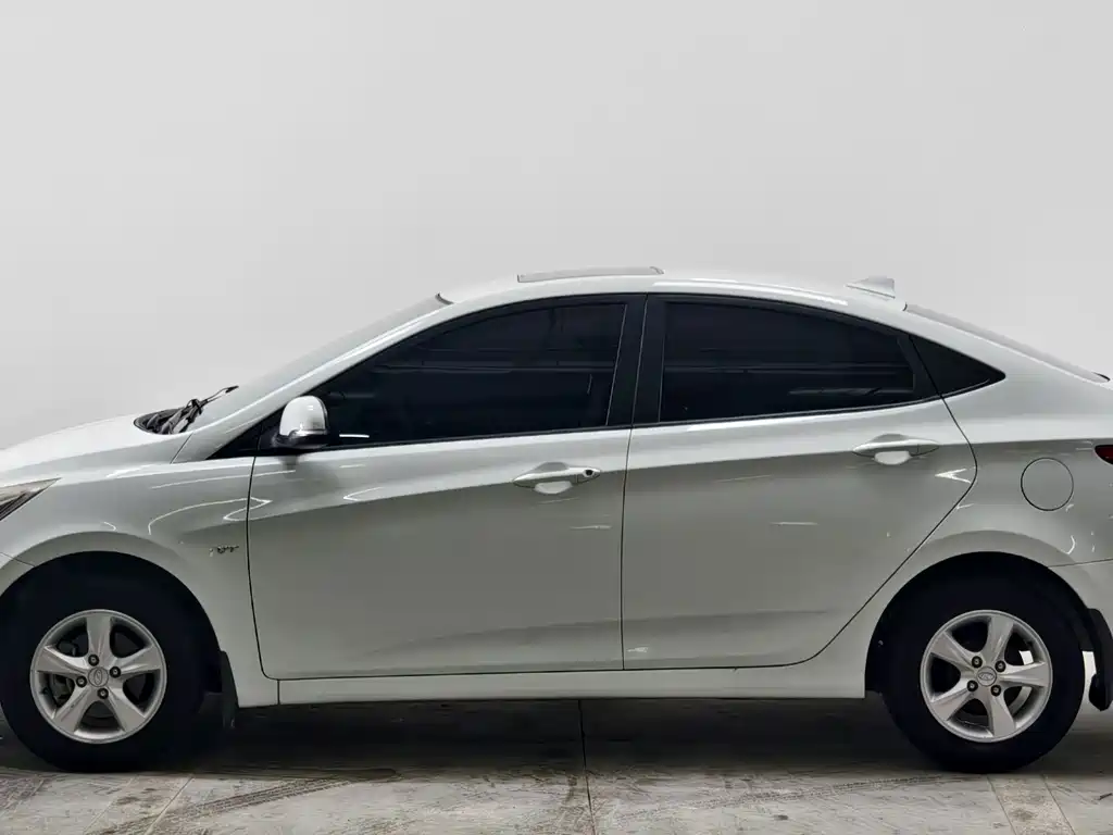 Hyundai Accent 2013 — фото 7