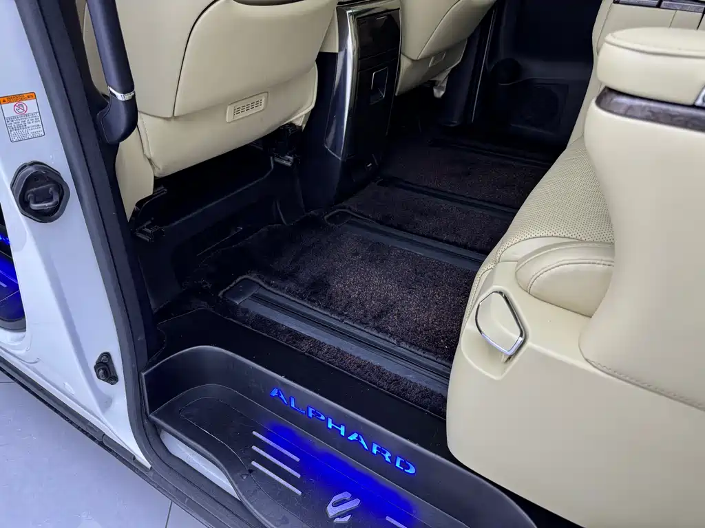 Toyota Alphard 2022 — фото 6