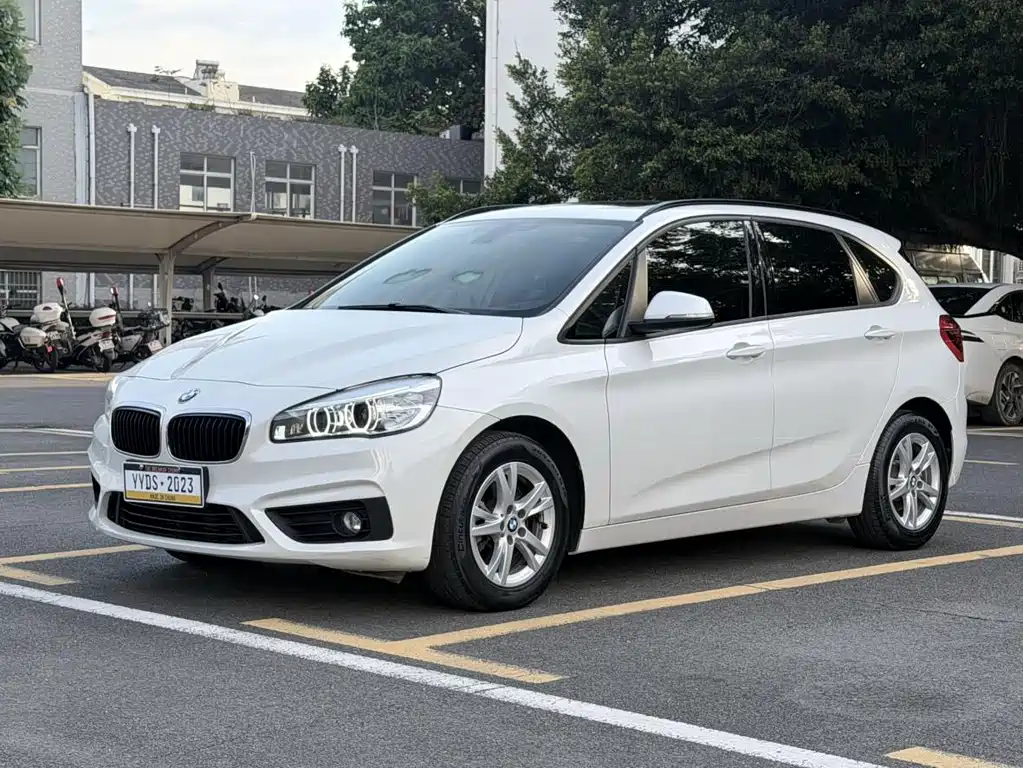 BMW 2 Series Station Wagon 2017 — фото 1