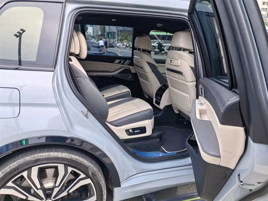 BMW X7 M60i 2023 — фото 5