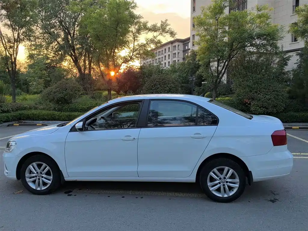 Volkswagen Jetta 2019 — фото 15