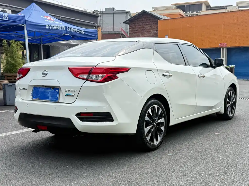 Nissan Bluebird 2018 — фото 10
