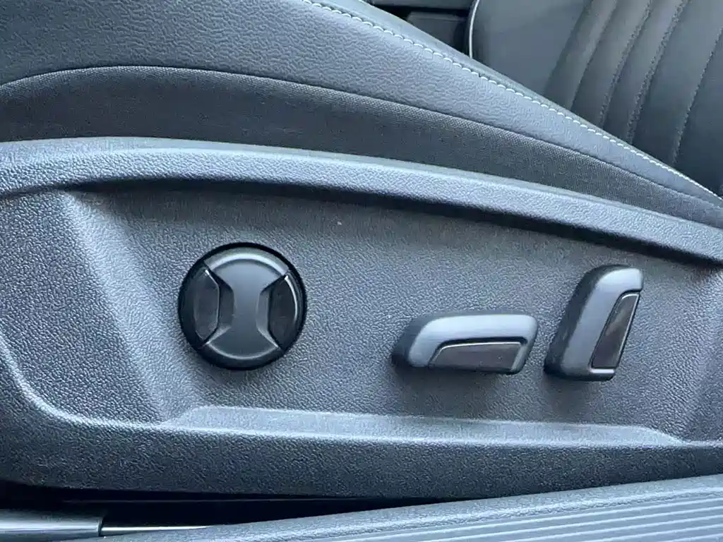 Volkswagen Passat 2023 — фото 8