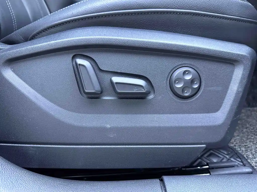 Audi Q2L 2021 — фото 19