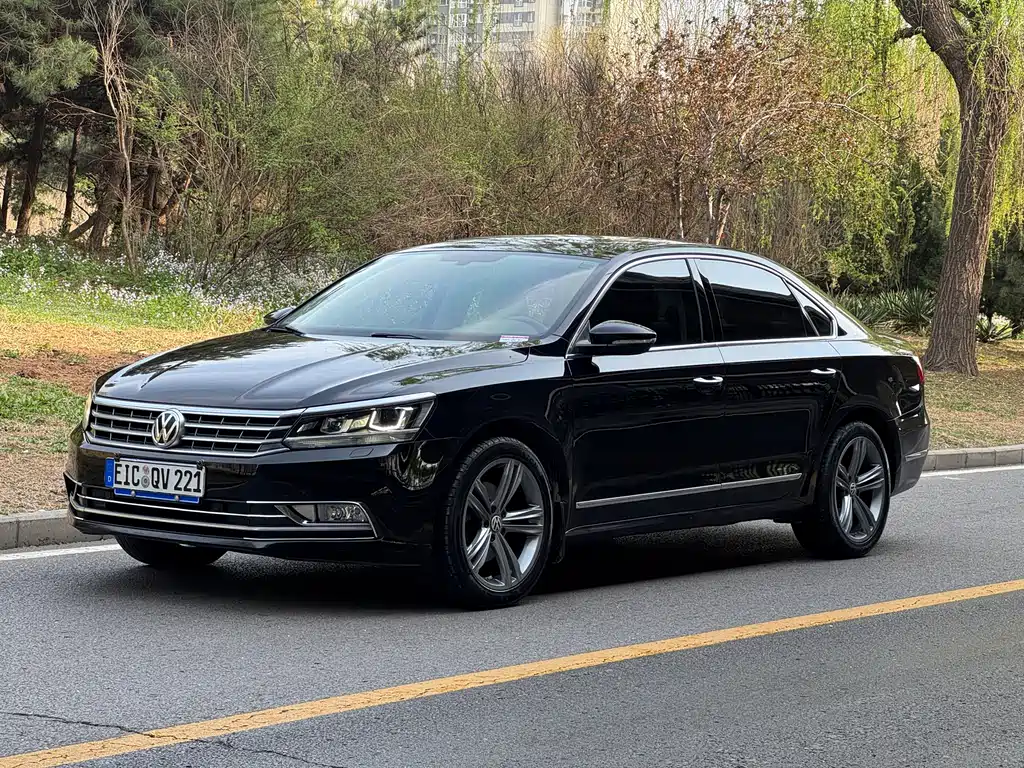 Volkswagen Passat 2018 — фото 1