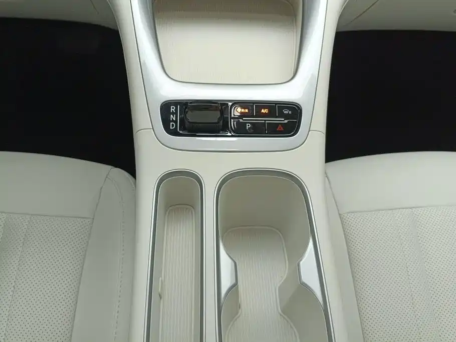 Geely Galaxy Starwish 2025 — фото 16