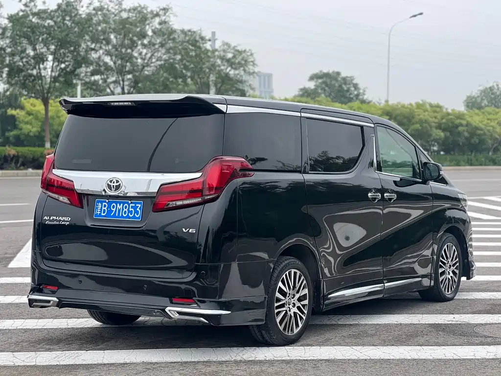 Toyota Alphard 2017 — фото 28